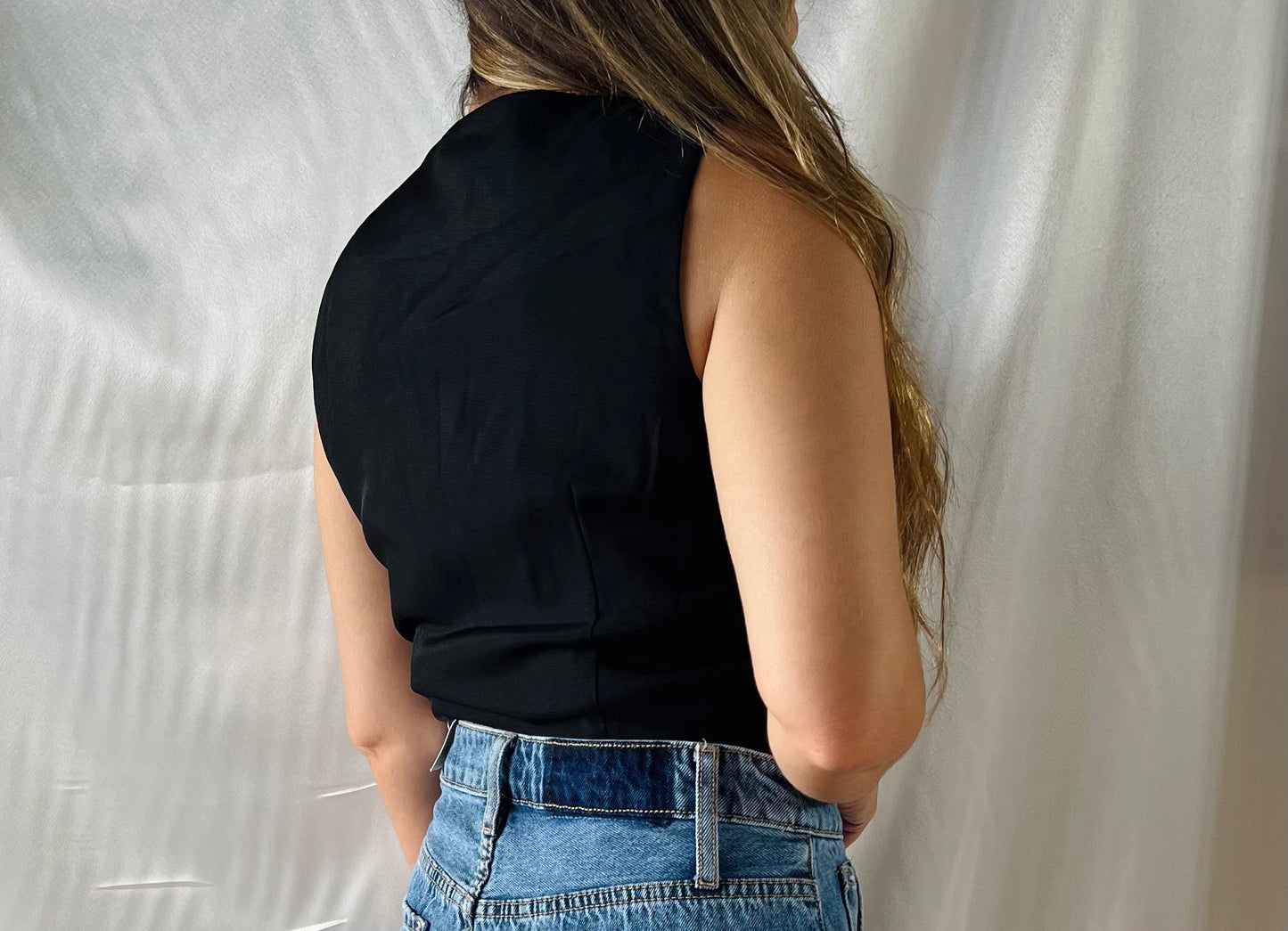 BLACK VEST